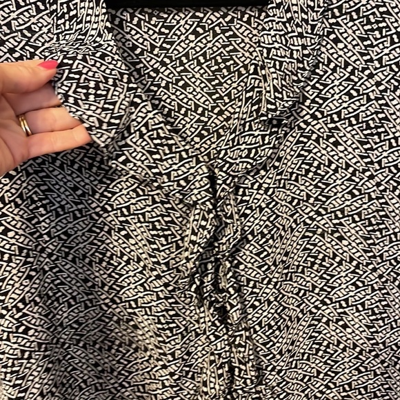 Chicos design, size 2, 100% silk blouse - Picture 4 of 9